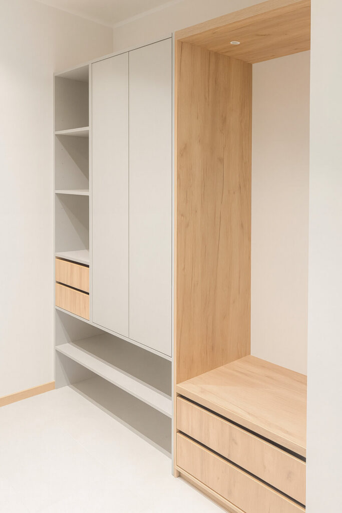 valge garderoob – maast laeni kapilahenduse, riiulite ja sahtlitega, külgvaade, eritellimusel